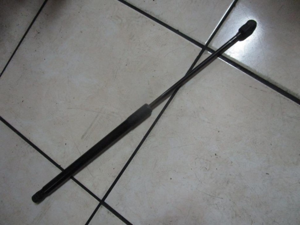 Амортизатор крышки багажника MERCEDES-BENZ A-класс W169 рестайлинг (2008 - 2012) фото 1 — Разборка Мерседес