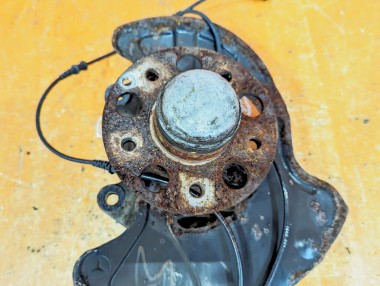 Кулак поворотный передний правый MERCEDES-BENZ C-класс W203/S203/CL203 (2000 - 2004) — Разборка Мерседес