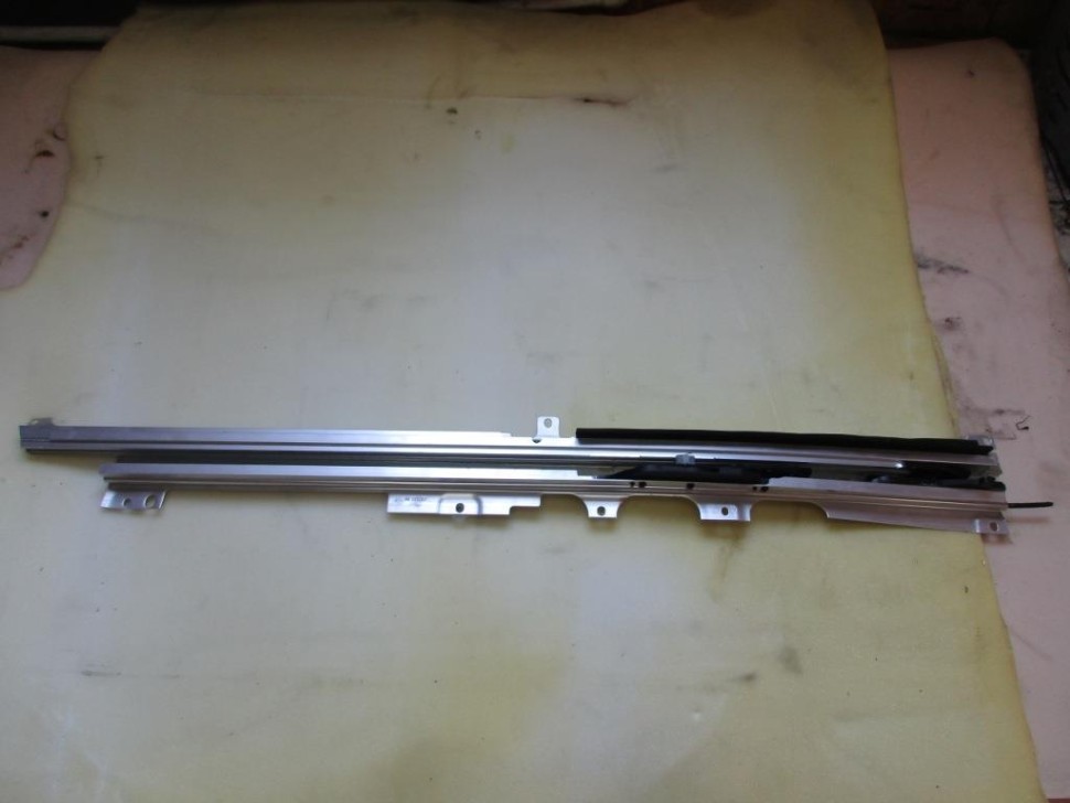 Механизм панарамной крыши MERCEDES-BENZ GLE-класс W166 (2015 - 2018) фото 1 — Разборка Мерседес