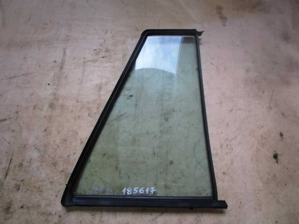 Стекло заднее левое MERCEDES-BENZ E-класс W124/S124/C124/A124 (1984 - 1997) фото 1 — Разборка Мерседес