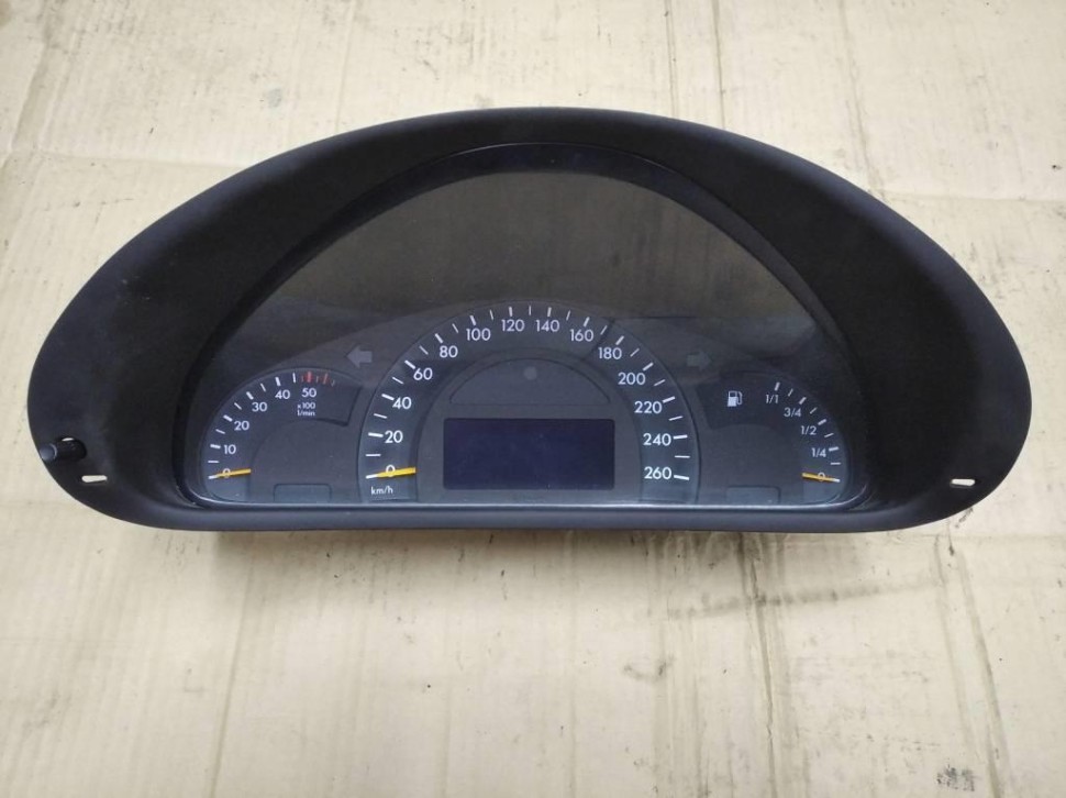 Щиток приборов MERCEDES-BENZ C-класс W203/S203/CL203 (2000 - 2004) фото 1 — Разборка Мерседес