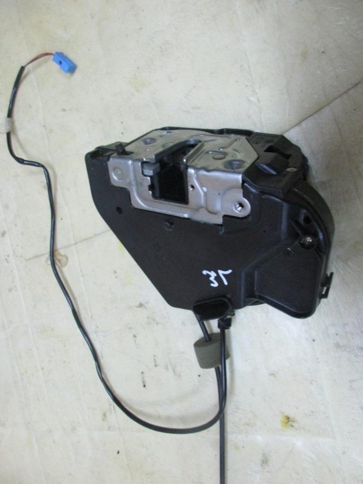 Замок двери задней левой MERCEDES-BENZ CLS-класс C219 (2004 - 2008) фото 1 — Разборка Мерседес