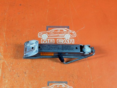 Домкрат MERCEDES-BENZ C-класс W204/S204 (2006 - 2011) — Разборка Мерседес