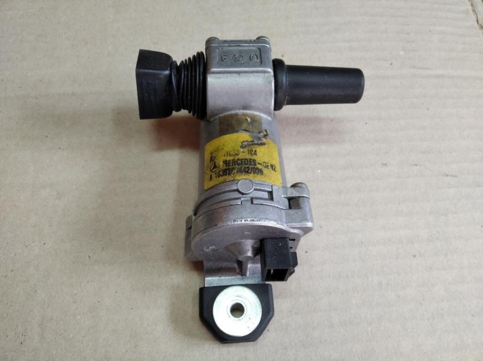 Моторчик задней форточки MERCEDES-BENZ M-класс W163 (1997 - 2001) фото 1 — Разборка Мерседес