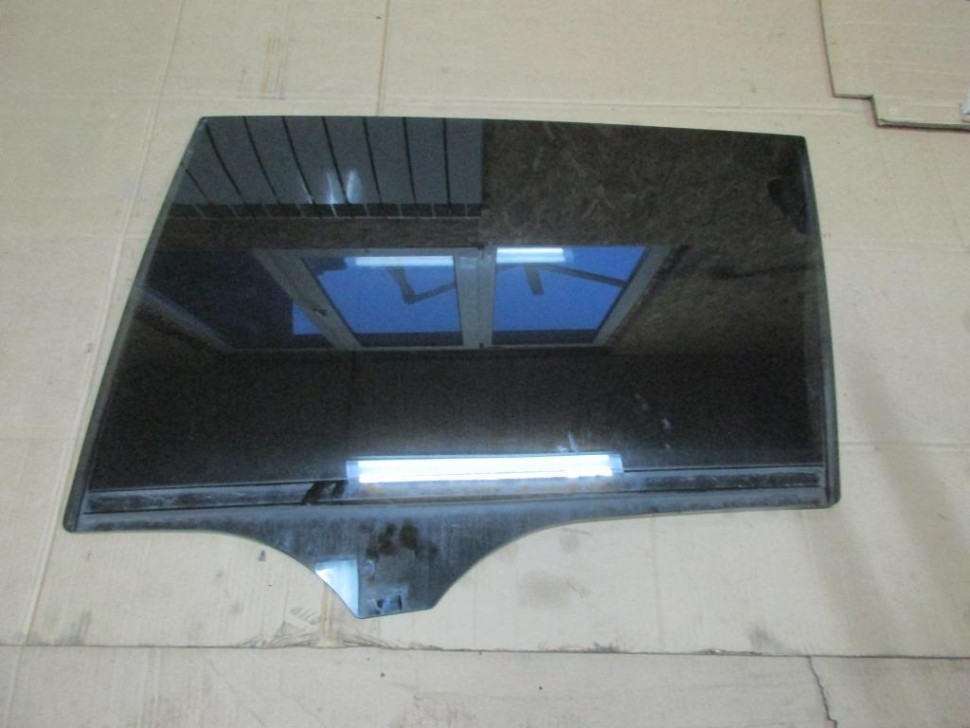 Стекло заднее левое MERCEDES-BENZ R-класс W251 (2005 - 2007) фото 1 — Разборка Мерседес