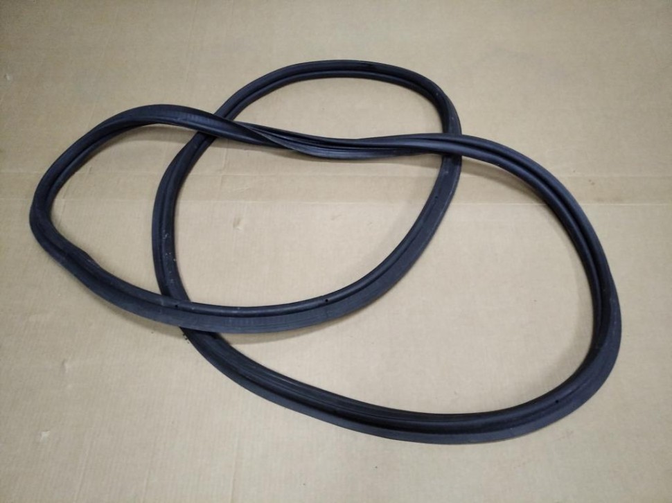 Уплотнитель крышки багажника MERCEDES-BENZ GLE-класс AMG W166 (2015 - 2019) фото 1 — Разборка Мерседес