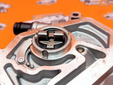 Насос вакуумный MERCEDES-BENZ C-класс W205/S205/C205/A205 (2014 - 2018) — Разборка Мерседес