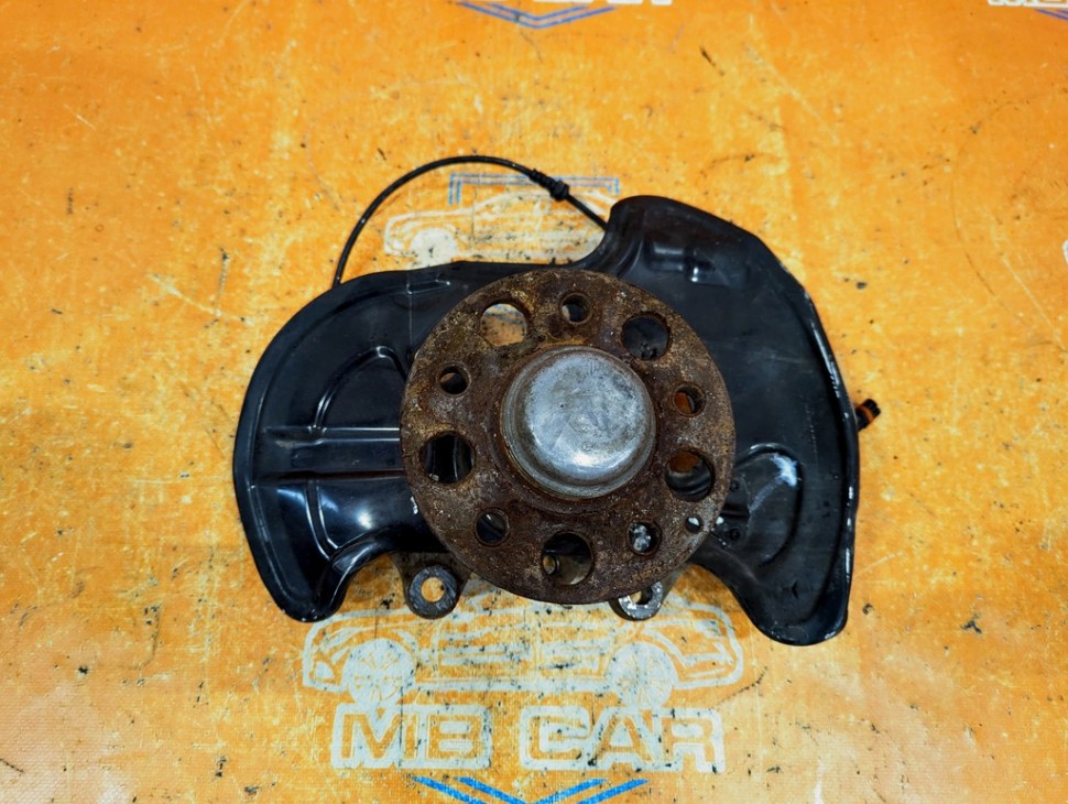 Кулак поворотный передний правый MERCEDES-BENZ C-класс W204/S204 (2006 - 2011) фото 1 — Разборка Мерседес