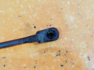 Амортизатор крышки багажника MERCEDES-BENZ C-класс W204/S204 (2006 - 2011) — Разборка Мерседес