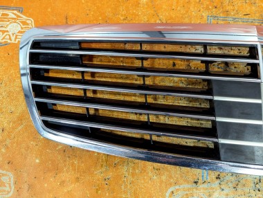 Решетка радиатора MERCEDES-BENZ E-класс W211/S211 (2002 - 2006) — Разборка Мерседес