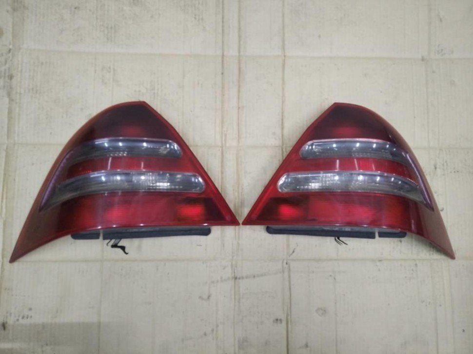 Фонарь задний левый MERCEDES-BENZ C-класс W203/S203/CL203 (2000 - 2004) фото 1 — Разборка Мерседес