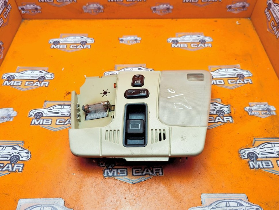 Плафон салона MERCEDES-BENZ E-класс W210/S210 рестайлинг (1999 - 2003) фото 1 &mdash; Разборка Мерседес