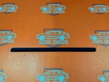 Уплотнитель стекла двери MERCEDES-BENZ R-класс W251 (2005 - 2007) — Разборка Мерседес