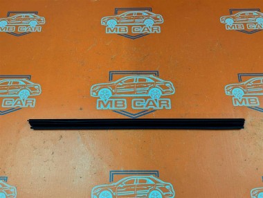 Уплотнитель стекла двери MERCEDES-BENZ R-класс W251 (2005 - 2007) — Разборка Мерседес