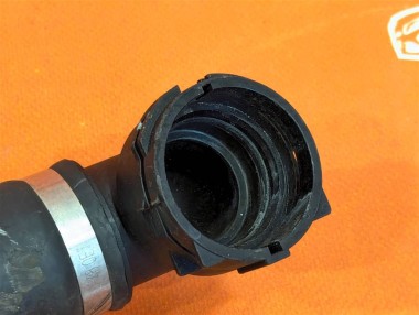 Патрубок радиатора MERCEDES-BENZ S-класс W222/C217/A217 (2013 - 2017) — Разборка Мерседес