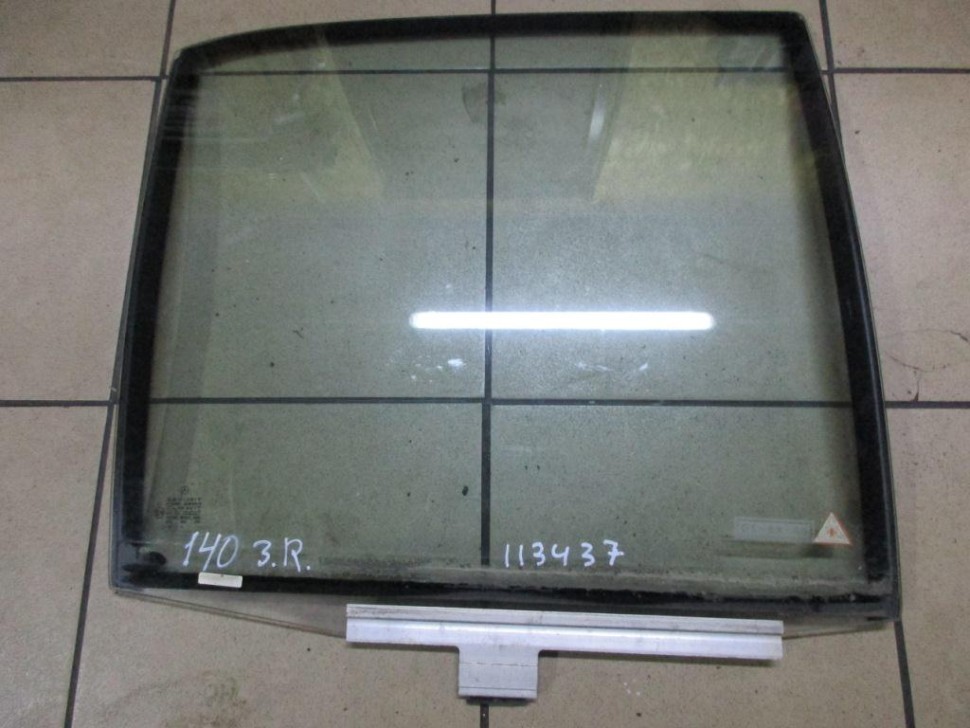 Стекло заднее правое MERCEDES-BENZ S-класс W140 (1991 - 1998) фото 1 — Разборка Мерседес