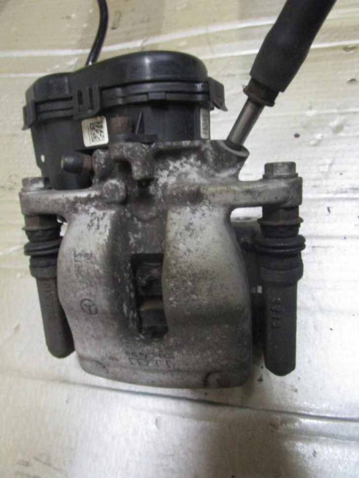 Суппорт задний правый MERCEDES-BENZ CLA-класс C117/X117 (2013 - 2016) фото 1 — Разборка Мерседес