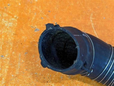 Патрубок интеркулера MERCEDES-BENZ C-класс W204/S204 (2006 - 2011) — Разборка Мерседес