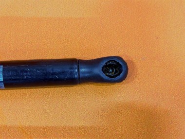 Амортизатор капота MERCEDES-BENZ GLE-класс AMG W166 (2015 - 2019) — Разборка Мерседес