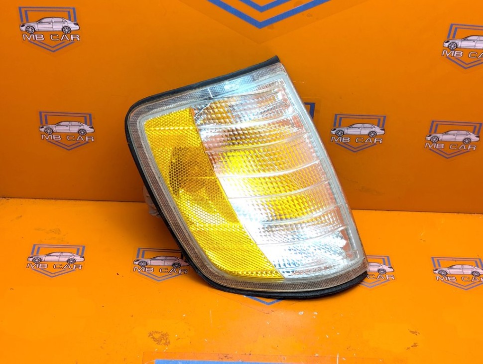 Поворотник правый MERCEDES-BENZ E-класс W124/S124/C124/A124 (1984 - 1997) E 300 CDI 3.0 AT (136 л.с.) фото 1 &mdash; Разборка Мерседес