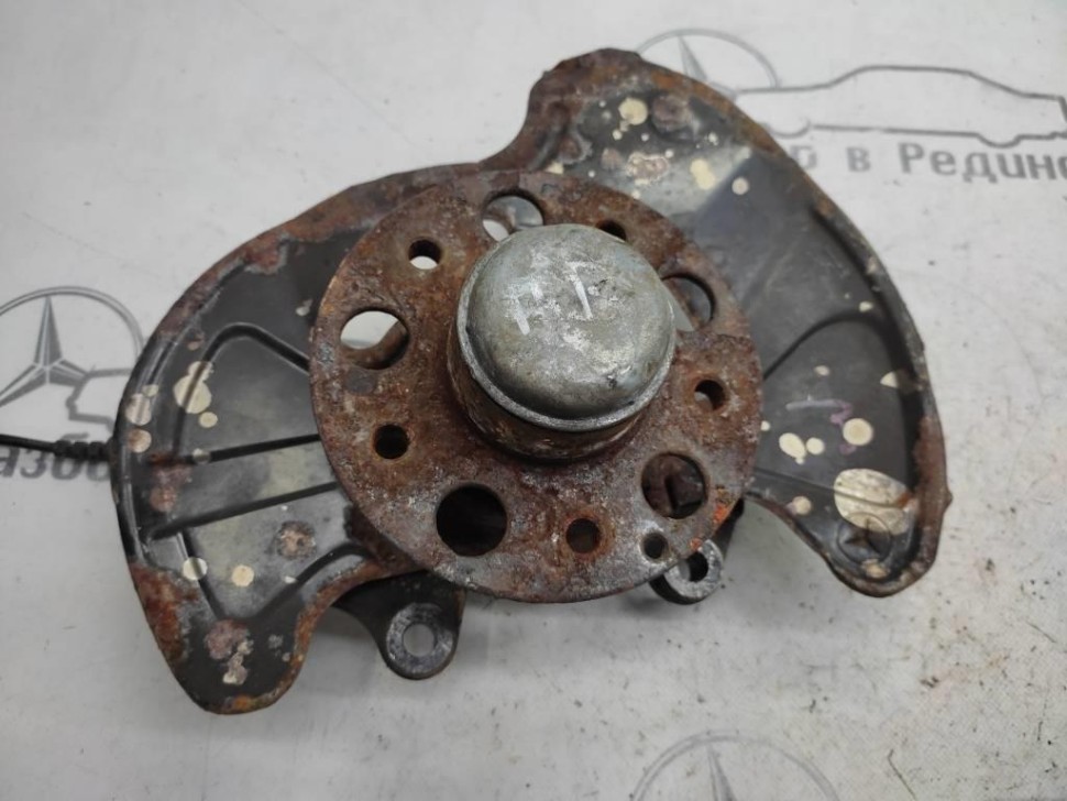 Кулак поворотный передний правый MERCEDES-BENZ C-класс W203/S203/CL203 рестайлинг (2004 - 2008) фото 1 — Разборка Мерседес