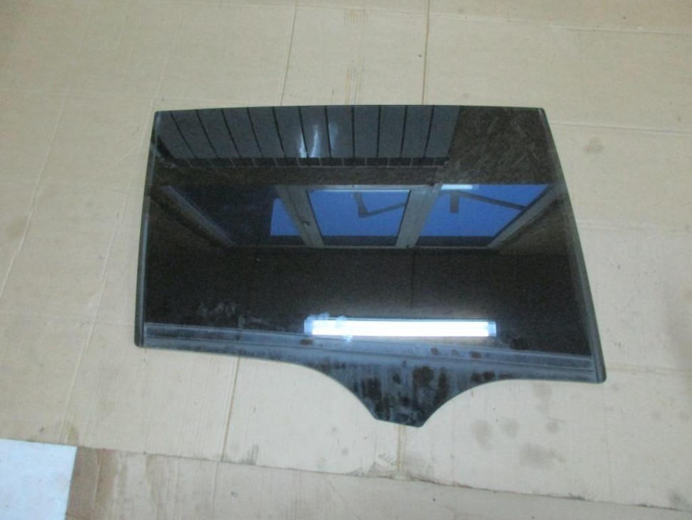 Стекло заднее правое MERCEDES-BENZ R-класс W251 (2005 - 2007) фото 1 — Разборка Мерседес