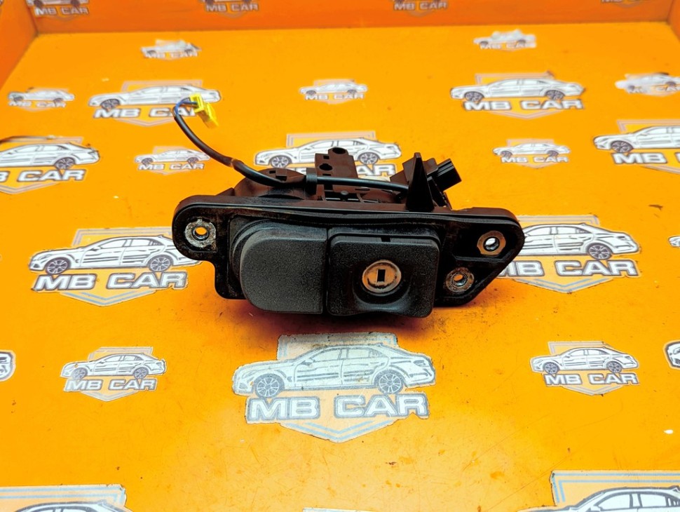 Ручка открытия багажника MERCEDES-BENZ S-класс W220 (1998 - 2005) фото 1 — Разборка Мерседес