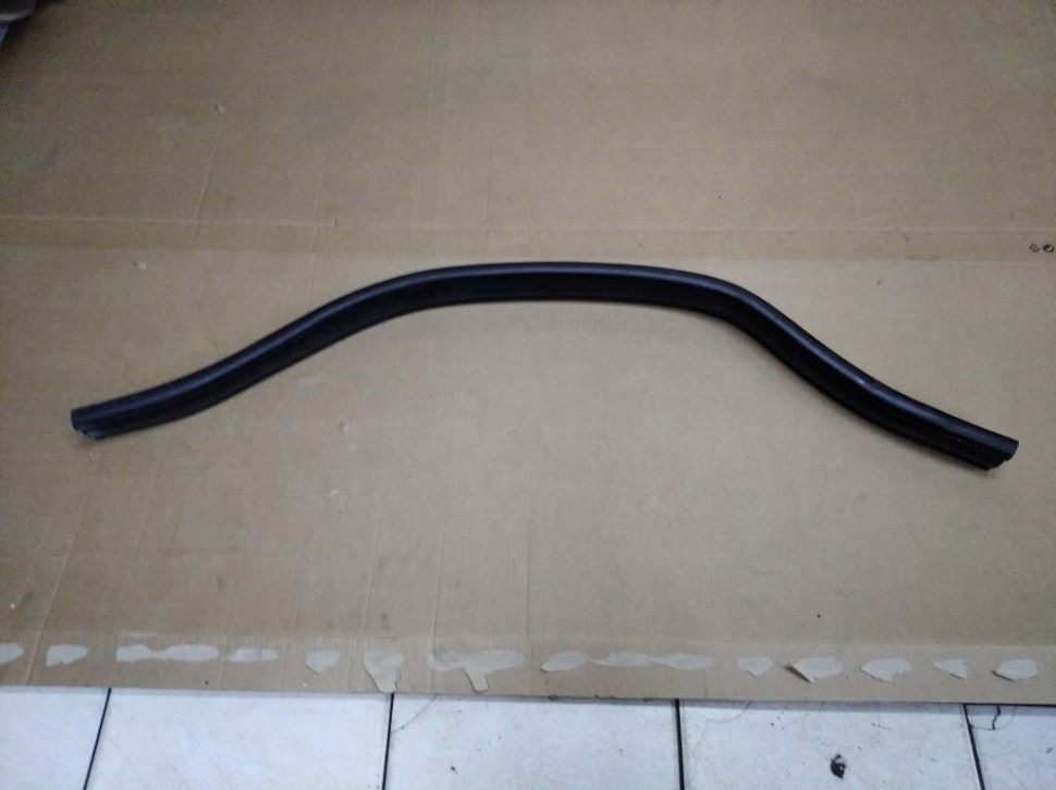 Уплотнитель моторного отсека MERCEDES-BENZ GLE-класс AMG W166 (2015 - 2019) фото 1 — Разборка Мерседес