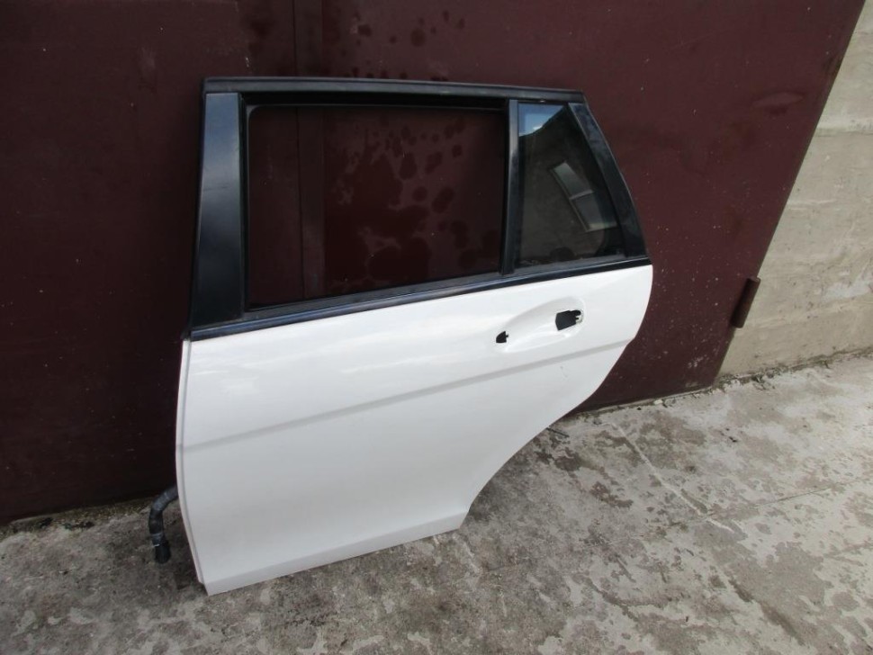 Дверь задняя левая MERCEDES-BENZ C-класс W204/S204/С204 рестайлинг (2011 - 2015) фото 1 — Разборка Мерседес