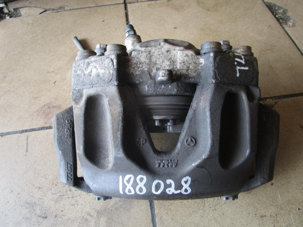 Суппорт передний левый MERCEDES-BENZ E-класс W212/S212/C207/A207 (2009 - 2013) фото 1 — Разборка Мерседес