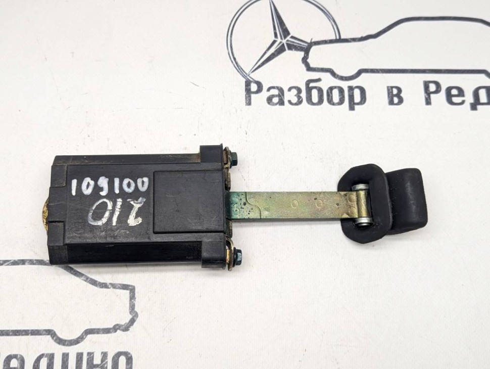 Ограничитель двери MERCEDES-BENZ E-class w210 фото 1 — Разборка Мерседес