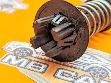 Упор капота MERCEDES-BENZ C-класс W204/S204 (2006 - 2011) — Разборка Мерседес