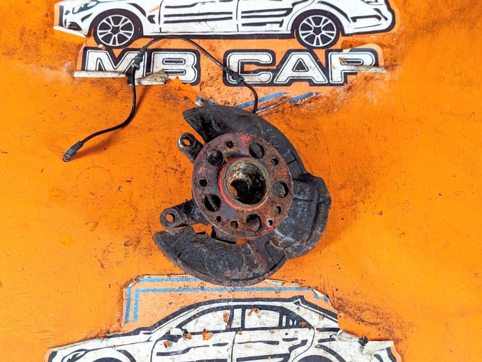 Кулак поворотный передний правый MERCEDES-BENZ A-класс W168 рестайлинг (2001 - 2004) A 170 1.7 AT (95 л.с.) фото 1 &mdash; Разборка Мерседес