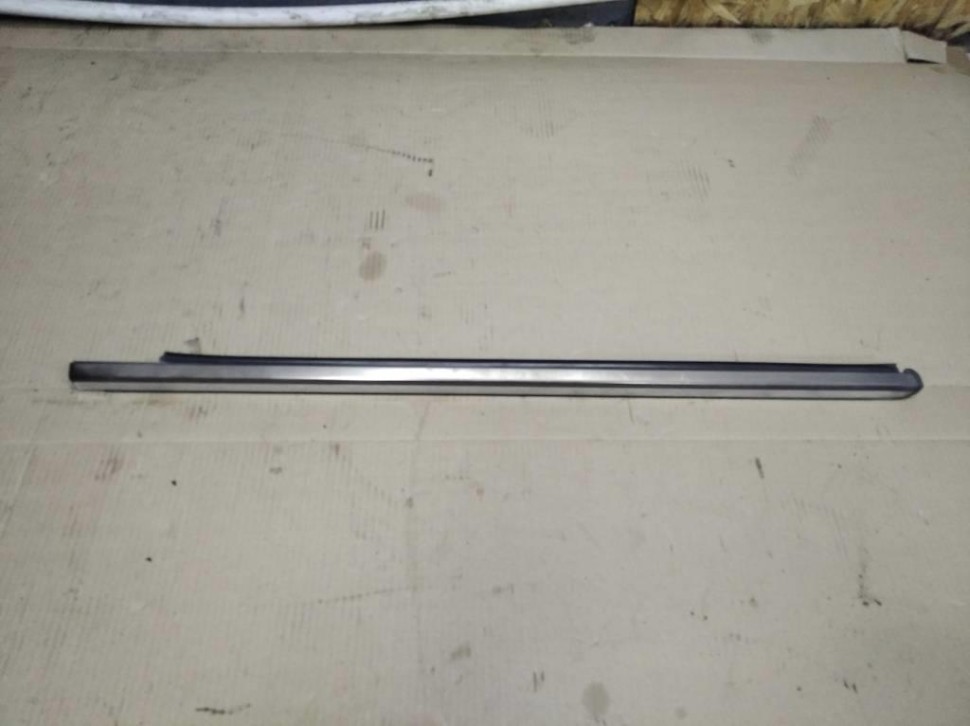 Молдинг стекла двери MERCEDES-BENZ S-класс W220 (1998 - 2005) фото 1 — Разборка Мерседес