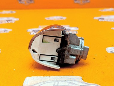 Личинки дверей MERCEDES-BENZ C-класс W205/S205/C205/A205 (2014 - 2018) — Разборка Мерседес