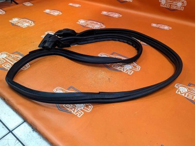 Уплотнитель крышки багажника MERCEDES-BENZ SL-класс R231 рестайлинг (2016 - 2020) — Разборка Мерседес