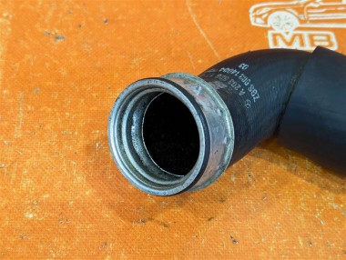 Патрубок интеркулера MERCEDES-BENZ C-класс W203/S203/CL203 (2000 - 2004) — Разборка Мерседес