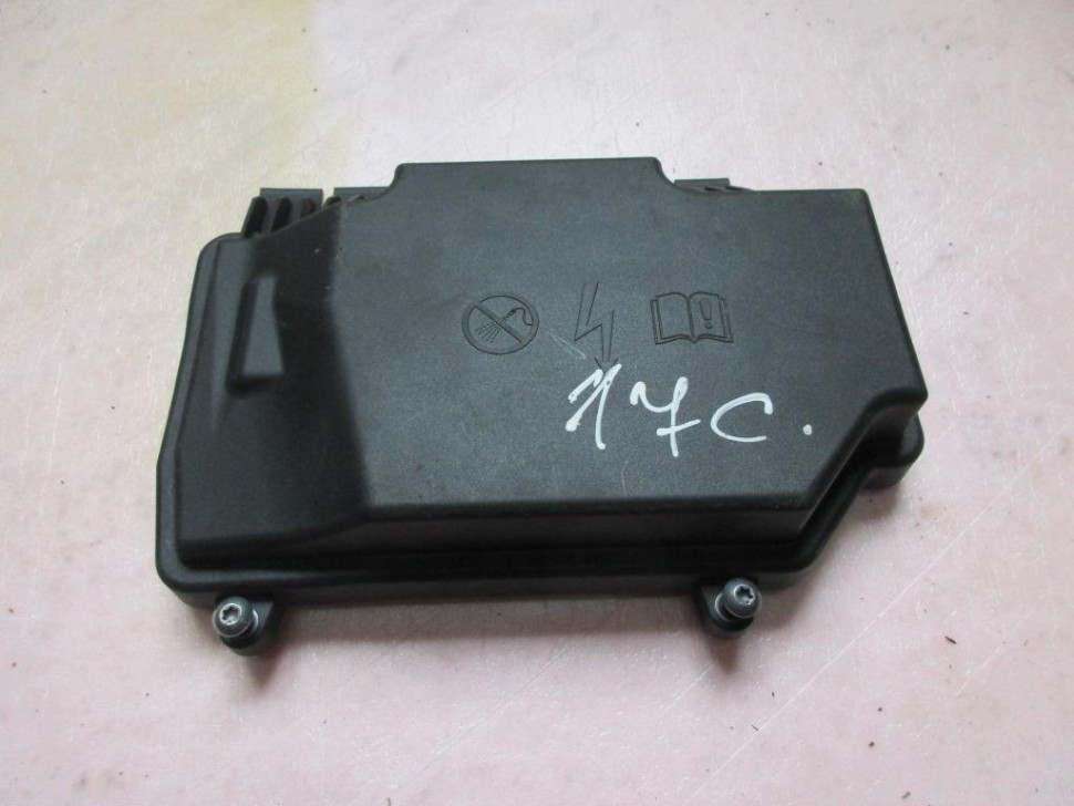 Крышка блока предохранителей MERCEDES-BENZ C-класс W205/S205/C205/A205 (2014 - 2018) фото 1 — Разборка Мерседес