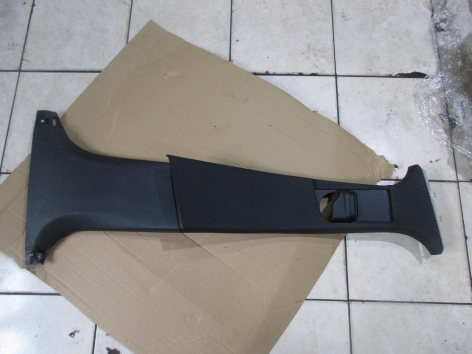 Накладка средней стойки MERCEDES-BENZ GLC-класс X253 (2015 - 2019) фото 1 — Разборка Мерседес