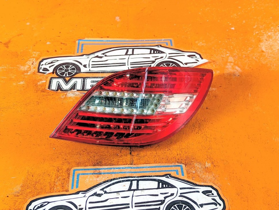 Фонарь задний правый MERCEDES-BENZ R-класс W251 рестайлинг 2 (2010 - 2017) фото 1 &mdash; Разборка Мерседес