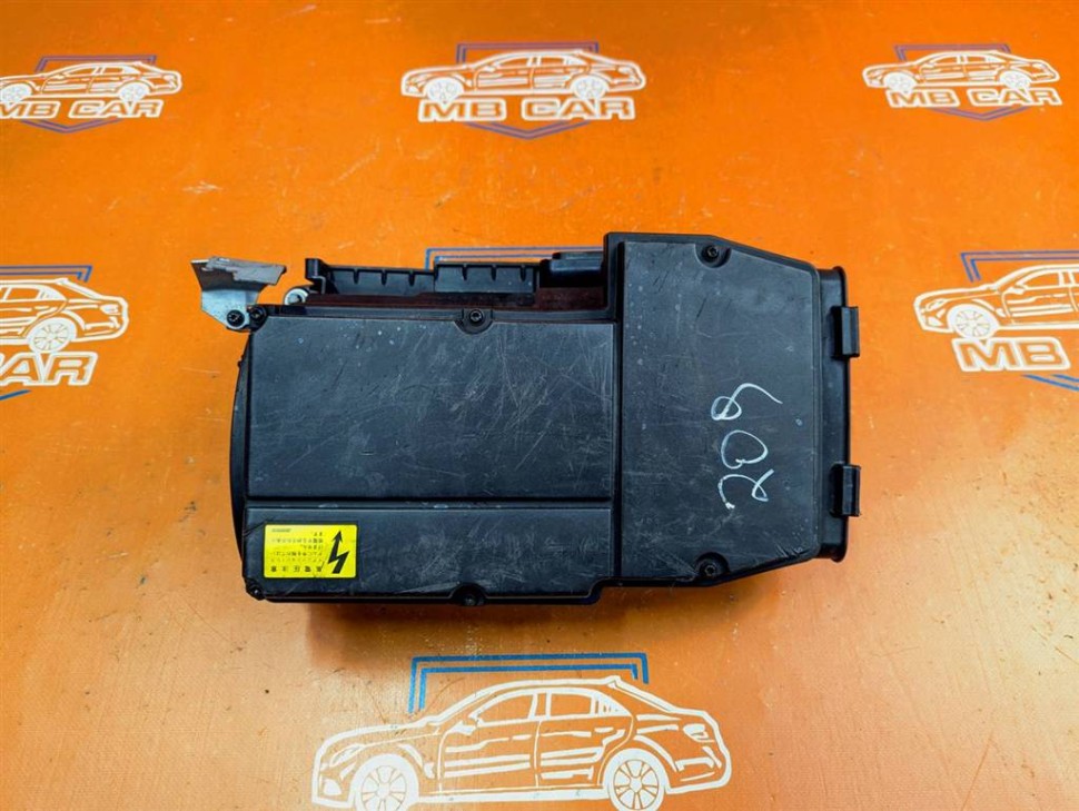 Корпус воздушного фильтра MERCEDES-BENZ C-класс W204/S204 (2006 - 2011) фото 1 — Разборка Мерседес