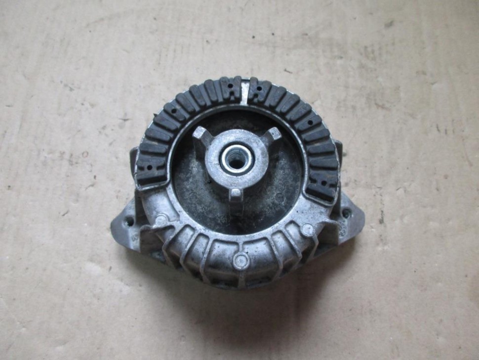 Опора двигателя MERCEDES-BENZ CLS-класс C218/X218 (2010 - 2014) фото 1 — Разборка Мерседес