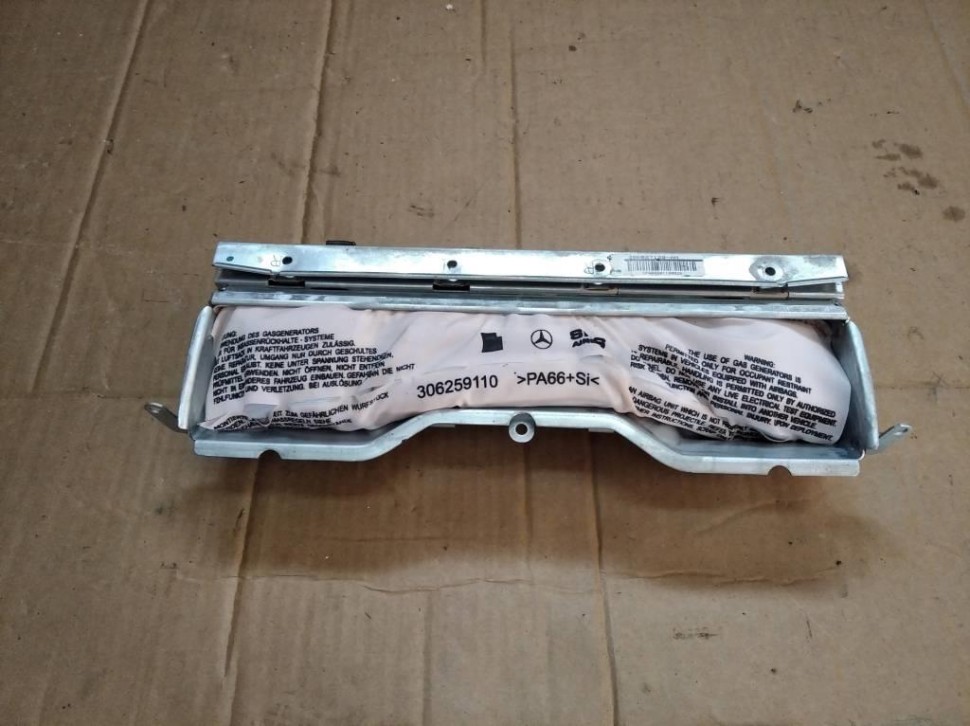 Подушка безопасности коленная MERCEDES-BENZ C-класс W204/S204 (2006 - 2011) фото 1 — Разборка Мерседес