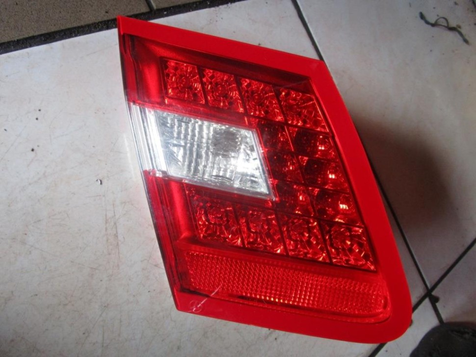 Фонарь крышки багажника MERCEDES-BENZ E-класс W212/S212/C207/A207 (2009 - 2013) фото 1 — Разборка Мерседес