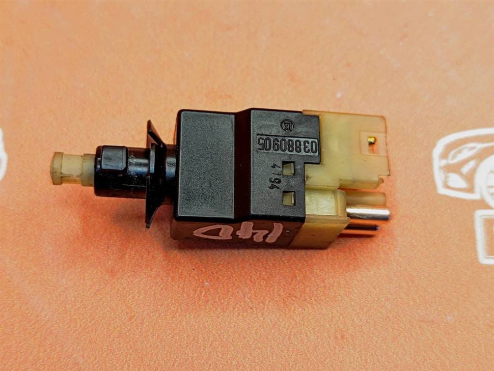 Выключатель стоп-сигнала MERCEDES-BENZ S-класс W140 (1991 - 1998) фото 1 &mdash; Разборка Мерседес