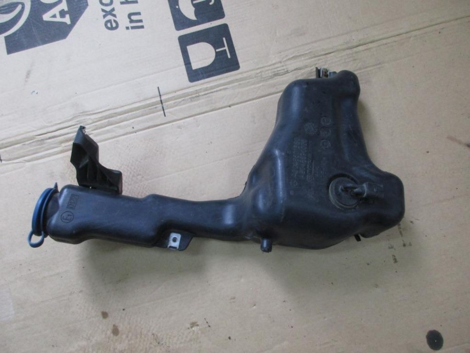 Бачок омывателя MERCEDES-BENZ E-класс W212/S212/C207/A207 рестайлинг (2013 - 2016) фото 1 — Разборка Мерседес