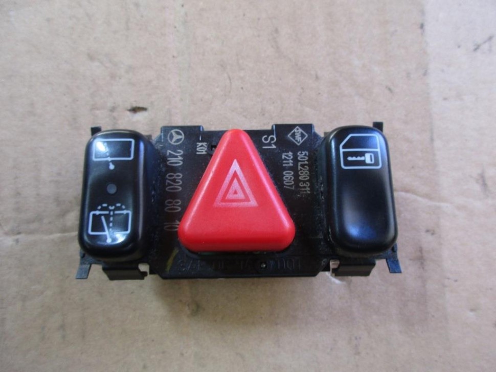 Кнопка аварийной сигнализации MERCEDES-BENZ E-класс W210/S210 рестайлинг (1999 - 2003) фото 1 — Разборка Мерседес