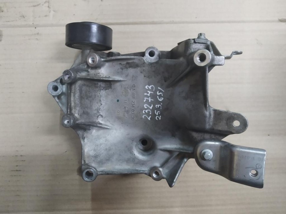 Кронштейн компрессора кондиционера MERCEDES-BENZ GLC-класс X253 (2015 - 2019) фото 1 — Разборка Мерседес