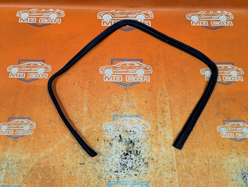 Уплотнитель капота MERCEDES-BENZ E-класс W124/S124/C124/A124 (1984 - 1997) фото 1 — Разборка Мерседес