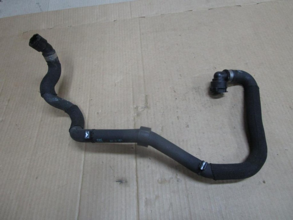 Патрубок ОЖ MERCEDES-BENZ A-класс AMG W177 (2019 - 2023) фото 1 — Разборка Мерседес